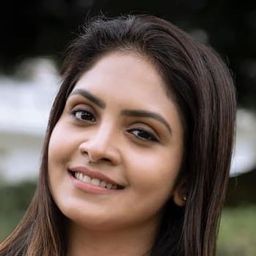 Gayatri Arun 飾演 Seena