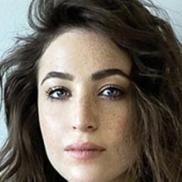 Shira Naor 飾演 Lisa