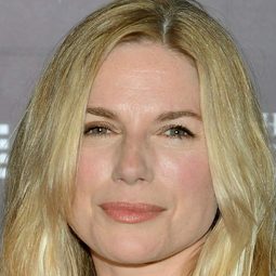 伊娃·柏西斯托 飾演 Saskia