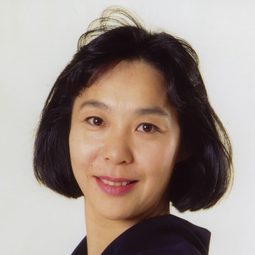 松岡洋子 飾演 Mother