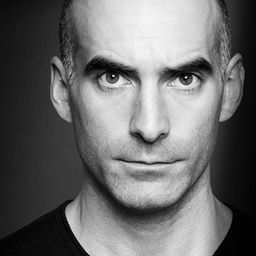 傑拉德·蒙納哥 飾演 Radioman Lewis