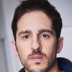 Eric Lloyd 飾演 Charlie