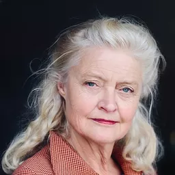 蘭妮·布瑞德維德 飾演 Claire