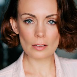 Kate Elliott 飾演 Jean Batten