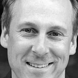 James Tucker 飾演 Alonso