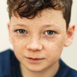 Alfie Lawless 飾演 Hendrie