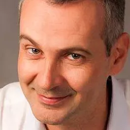 Odilson Pires 飾演 Pai Babi