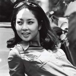 山本陽子 飾演 Machiko Asanuma