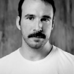 Julian Sark 飾演 Julian