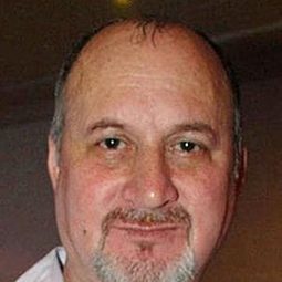 Raju Kher 飾演 Zubin Mehra
