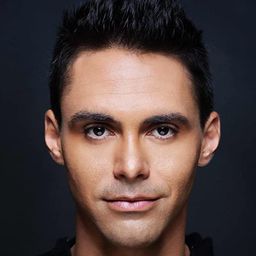 多瑞安·金吉 飾演 David