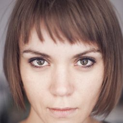 Eva Larvoire - 俠盜聯盟演員 飾演French Policewoman