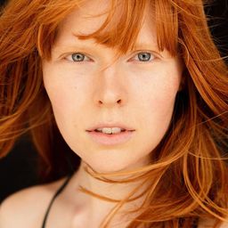 Lisa Starrett 飾演 Amanda