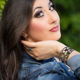 Nadia Krasteva 飾演 Madalena