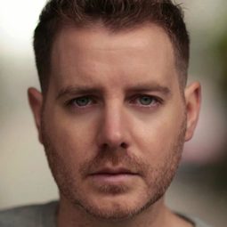 克里斯丁·布拉辛頓 - 夜刑者演員 飾演Max Forrester