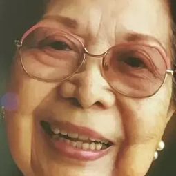 琵拉·許奈德 飾演 Mrs. De La Rosa