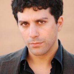 Massimo Triggiani - 怪盜密令演員 飾演Defense attorney