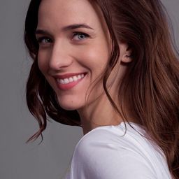 Liis Lass 飾演 Lea