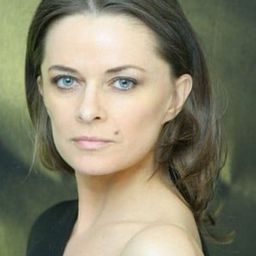 Sabrina Bertaccini 飾演 Laura