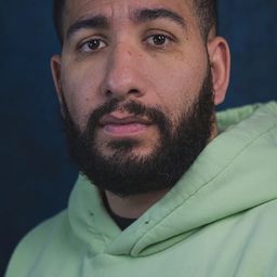 Malik Amraoui 飾演 Lieutenant