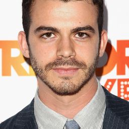 Joey Pollari 飾演 Lyle