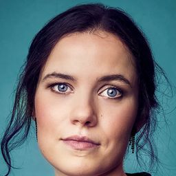 Zara Devlin 飾演 Tabatha