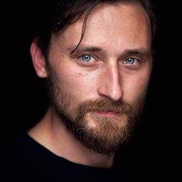 Stefan Gota 飾演 Stefan