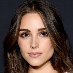 Olivia Culpo 飾演 Ruby