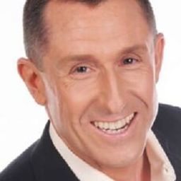 Joe Fishel 飾演 Church Member