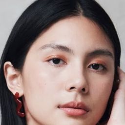 莎莉卡薩斯爾普蘇帕 飾演 Mi