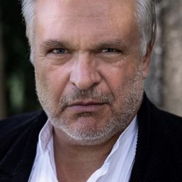 Jockel Tschiersch 飾演 Günther