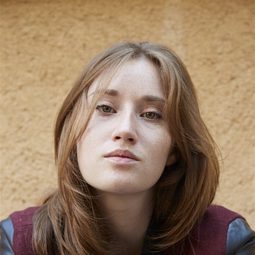 雅米·寇楚 飾演 Louana Friedmann