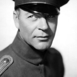 G. Pat Collins 飾演 Bertinck