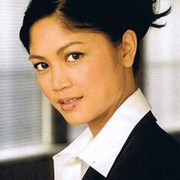 Esperanza Catubig 飾演 Ticket Agent