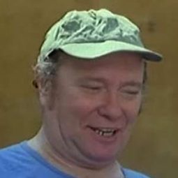 Elio Crovetto 飾演 prete