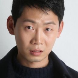 韓根燮 飾演 Director Young Man