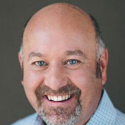 Chris Gleason 飾演 Vito