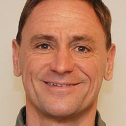 Cliff Blake 飾演 Franny