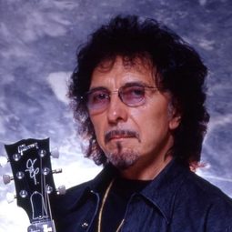 Tony Iommi 飾演 Self