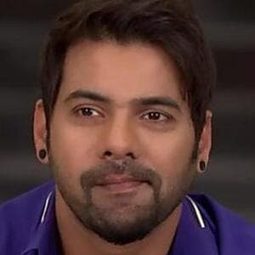 沙比爾·阿魯瓦利亞 - 槍戰演員 飾演RC