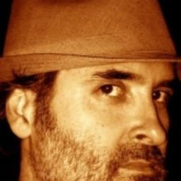 Suat Oktay Senocak 飾演 1st Villager