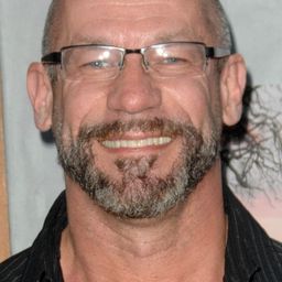 Bob Koherr 飾演 Sam