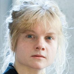 Anne-Lise Heimburger - 墜惡真相演員 飾演Experte Bogaert