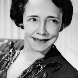 Elizabeth Patterson 飾演 Aunt Hedwige