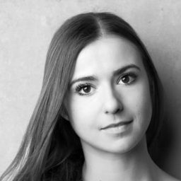 Isabelle Brouwers 飾演 Army