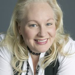 Sofia Bach 飾演 Lollo