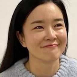 Song Ji-eon 飾演 Hee-jung