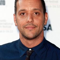 George Stroumboulopoulos 飾演 Paul