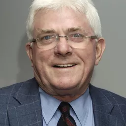 Phil Donahue 飾演 Self (archive footage)