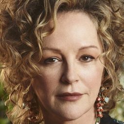 邦妮·比迪莉亞 飾演 Latrelle Williamson